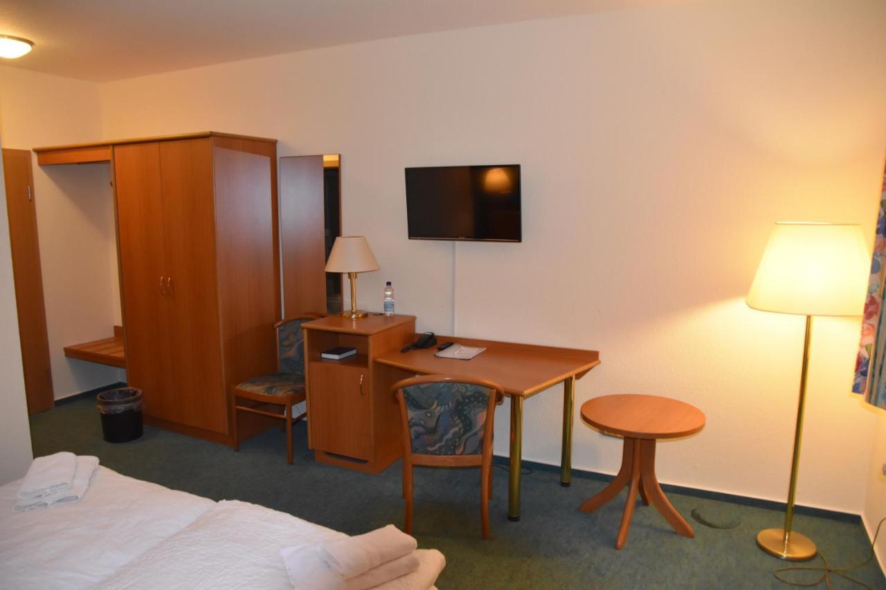 Hotel Zum Gesundbrunnen Бад-Цвишенан Экстерьер фото